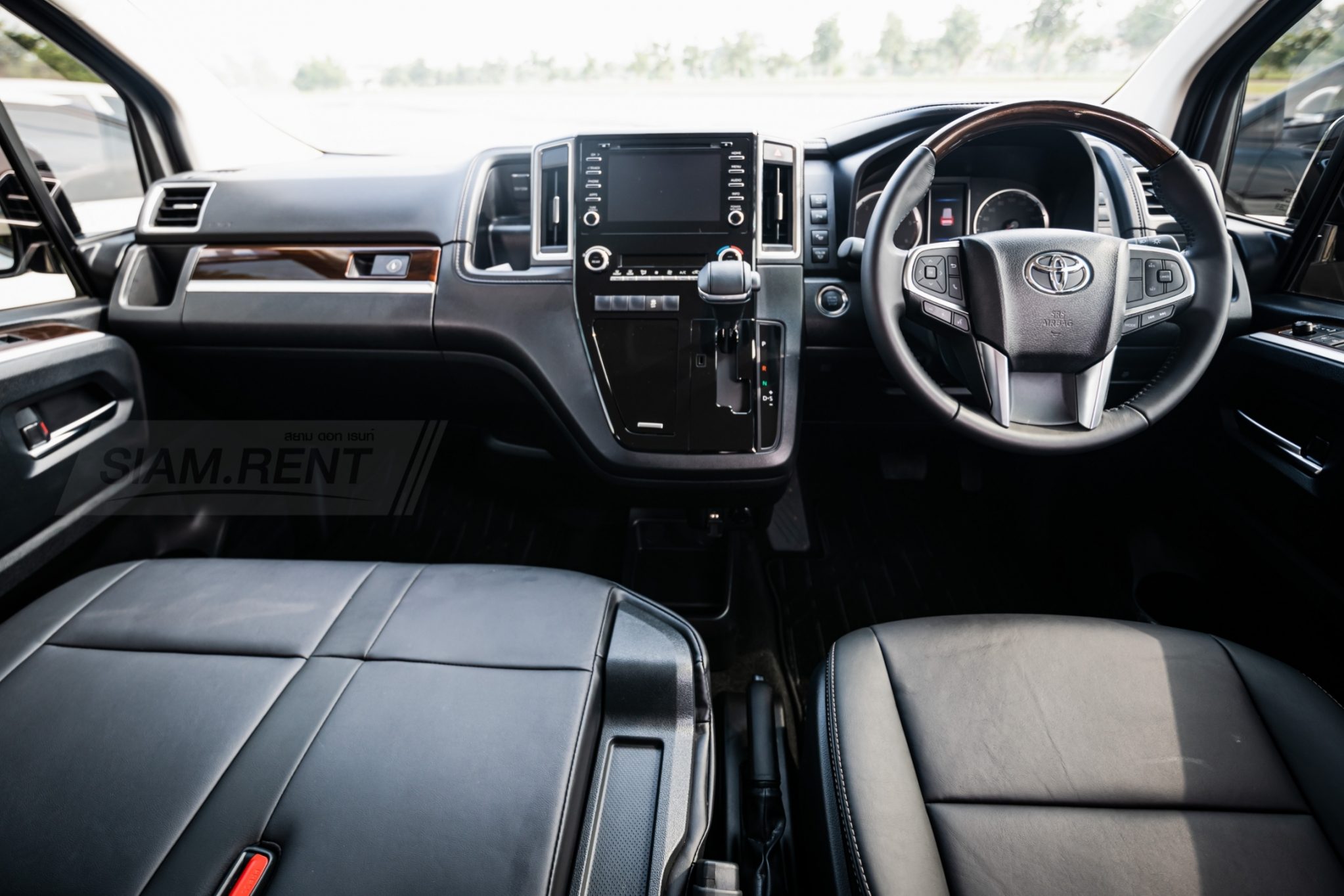เช่ารถ toyota majesty เชียงใหม่